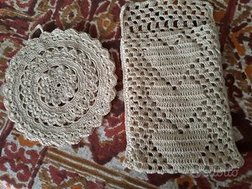 porta cellulare con cuori e presina ad uncinetto