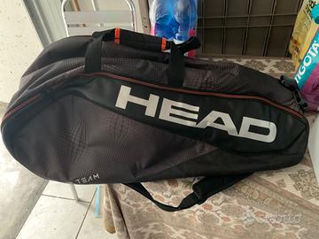 Borsa e racchetta tennis