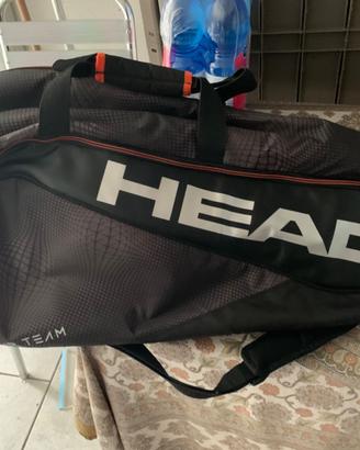 Borsa e racchetta tennis