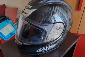 Casco LAZER in FIBRA di CARBONIO.                 
