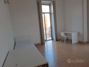 Stanza per studentessa non residente (pressi Econ)