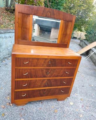 Cassettiera in legno con specchio