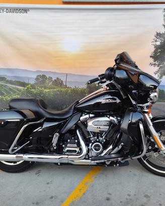 Harley-davidson FLHX Street Glide 107