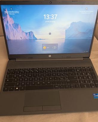 HP 250G9 17-1255U. 32GB RAM 1TB SSD WINDOSS11