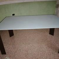 Tavolo 160x60 in vetro con piedi foderati di pelle
