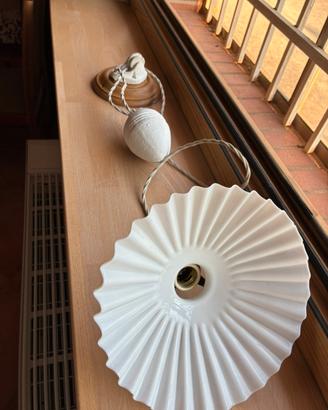 Lampadario in vetro opalino con contrappeso