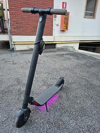 Monopattino Elettrico Ninebot Segway ES2