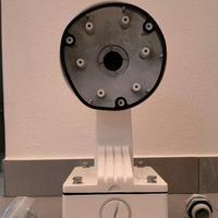 Staffa di montaggio a parete per telecamere Dome