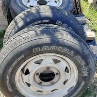 gomme lada niva parzialmente usate 195/80 R15.