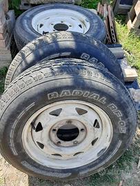 gomme lada niva parzialmente usate 195/80 R15.