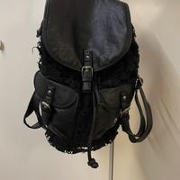 Zainetto in pelle nera con ricami a fiori Claire’s