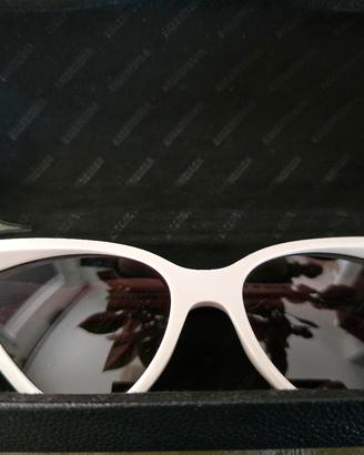 Occhiali Balenciaga bianchi modello Cat eye
