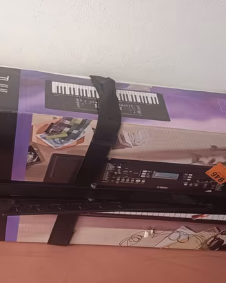 Yamaha PSR E373