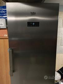 CONGELATORE VERTICALE CON DISPLAY 312L