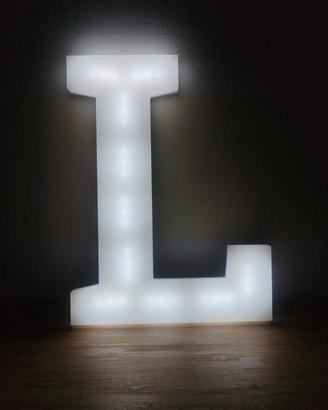 lampada a forma di lettera L