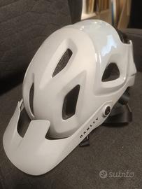 Casco Oakley DRT5 grey