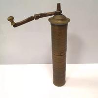 Antico macinacaffè turco ottomano