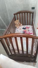 culla in legno colore ciliegio 