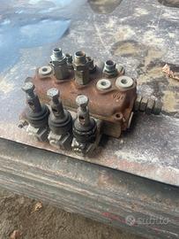 Distributore idraulico per trattore