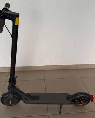 Monopattino elettrico Xiaomi Essential