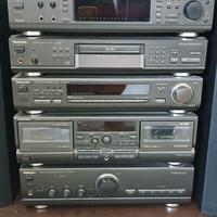 Stereo Technics con telecomandi e casse JBL 