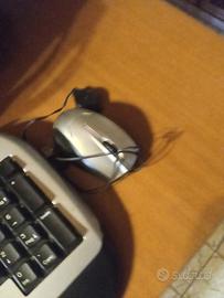  tastiera e mouse per computer 