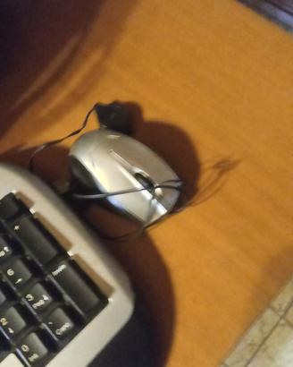  tastiera e mouse per computer 