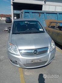 Opel zafira b 2007 demolita per ricambi