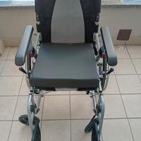 Carrozzina leggera pieghevole-smontabile+cuscino