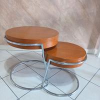 2 sgabelli con seduta in legno e base in metallo