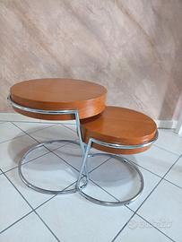 2 sgabelli con seduta in legno e base in metallo