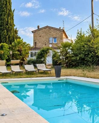 Rustico / Casale di 180 m² con 5 locali e posto au