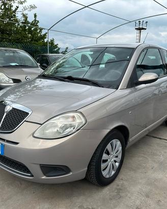Lancia Ypsilon 1.2 Argento - NeoPatentati