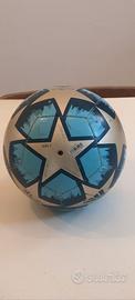 Pallone adidas