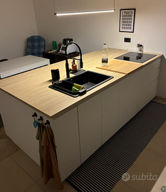 Cucina IKEA completa con elettrodomestici