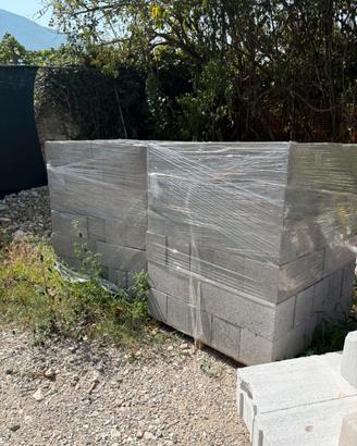 3 bancali blocchi in cemento 20x50xh20