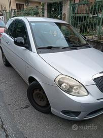 lancia y 