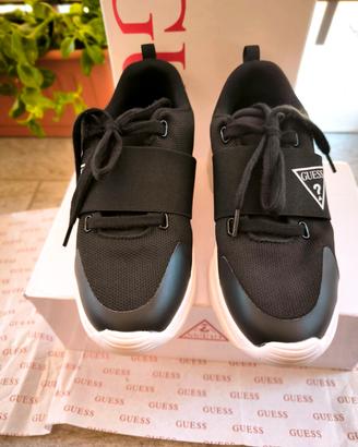 Sneakers nere originali Guess