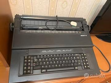 Macchina da scrivere elettronica Olivetti