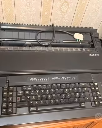 Macchina da scrivere elettronica Olivetti