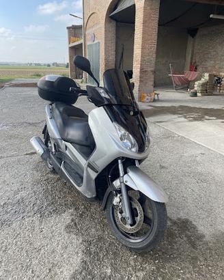 x-max 2007 27000km con bauletto