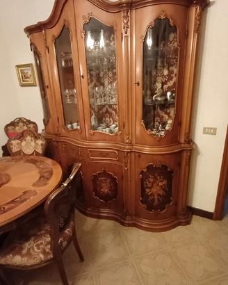 Credenza intarsiata in legno