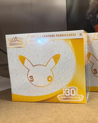 Pokemon 30 anniversario ETB allenatore fuoriclasse