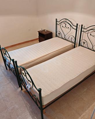 2 LETTI SINGOLI + 1 RETE MATRIMONIALE 