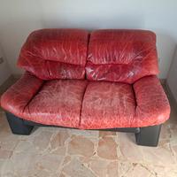 divano in pelle rosso