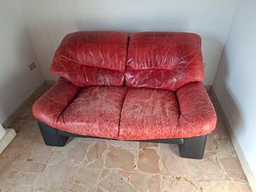 divano in pelle rosso
