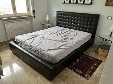 Letto matrimoniale in vera pelle marrone scuro
