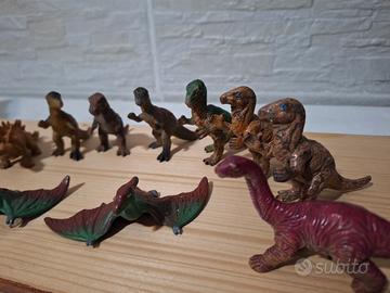 dinosauri di plastica n.12, integri