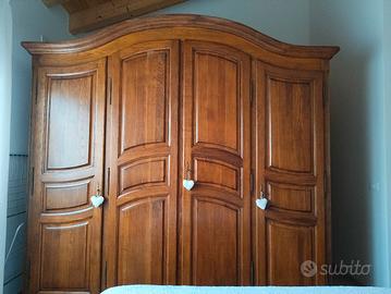 Armadio classico in legno massello a 4 ante