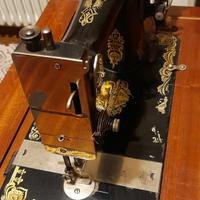 Macchina da cucire antica Singer a pedale con mobi